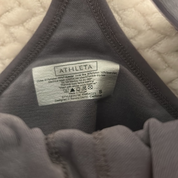 Athleta crop top with build in bra and original padding - Picture 4 of 4